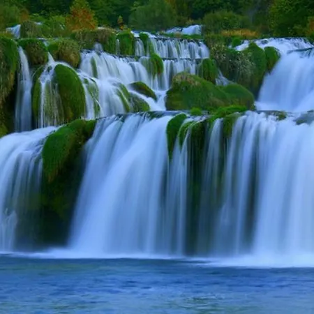 Robinson ヴィラ ツコン