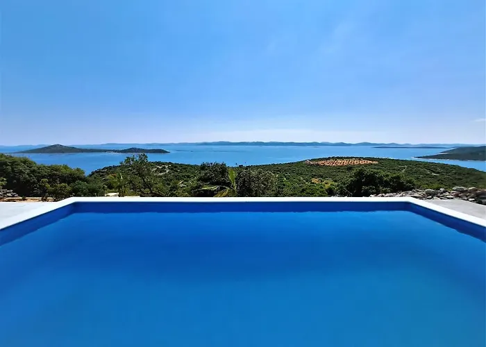 Robinson Villa *