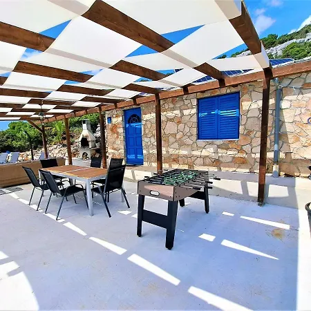 Villa Robinson Tkon