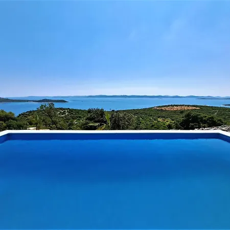 Robinson Villa *