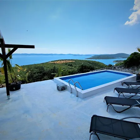 Robinson Villa