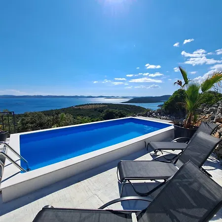 Robinson Villa Tkon